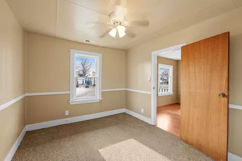 Bedroom - 917 E Longfellow Ave, Spokane, WA 99207 photo 3 of 4