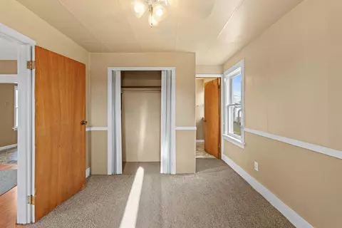Bedroom - 917 E Longfellow Ave, Spokane, WA 99207 photo 2 of 4