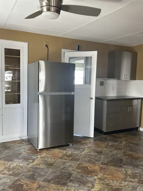 Kitchen - 917 E Longfellow Ave, Spokane, WA 99207 photo 1 of 2