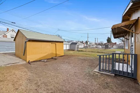 Exterior - 917 E Longfellow Ave, Spokane, WA 99207 photo 7 of 10