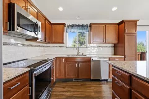 Kitchen - 7919 E Central Ave, Spokane, WA 99217 photo 2 of 2