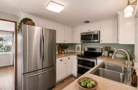 Kitchen - 1318 Ermina Ave, Spokane, WA 99207 photo 1 of 3