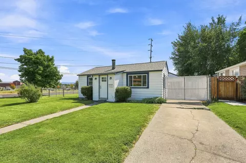 Exterior - 1318 Ermina Ave, Spokane, WA 99207 photo 9 of 11