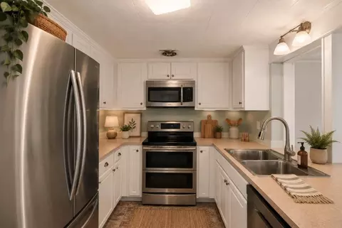 Kitchen - 1318 Ermina Ave, Spokane, WA 99207 photo 2 of 3