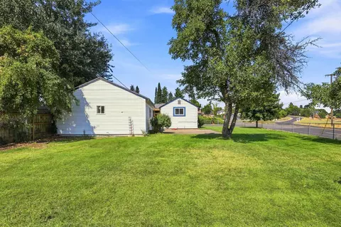 Exterior - 1318 Ermina Ave, Spokane, WA 99207 photo 5 of 11