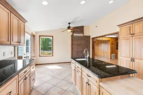 Kitchen - 9809 E Upriver Dr, Spokane, WA 99206 photo 5 of 5