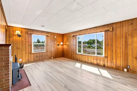 Living - 9809 E Upriver Dr, Spokane, WA 99206 photo 4 of 5