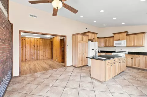 Kitchen - 9809 E Upriver Dr, Spokane, WA 99206 photo 2 of 5