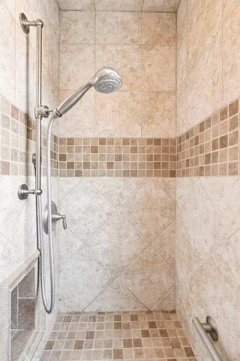 Bath - 9809 E Upriver Dr, Spokane, WA 99206 photo 3 of 3