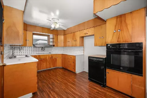 Kitchen - 821 E Broad St, Spokane, WA 99207 photo 1 of 1