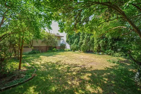 Exterior - 821 E Broad St, Spokane, WA 99207 photo 4 of 5