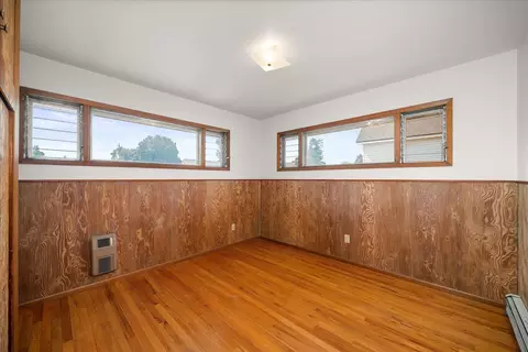 Bedroom - 821 E Broad St, Spokane, WA 99207 photo 2 of 4