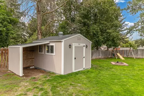 Exterior - 612 E Roundtable Cir, Spokane, WA 99218 photo 8 of 12