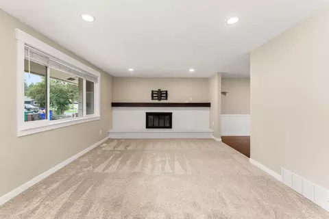 Living - 612 E Roundtable Cir, Spokane, WA 99218 photo 4 of 6