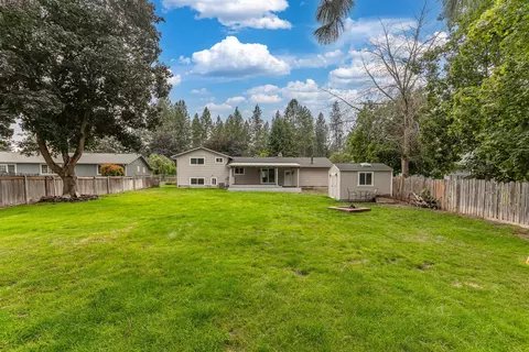 Exterior - 612 E Roundtable Cir, Spokane, WA 99218 photo 4 of 12