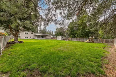 Exterior - 612 E Roundtable Cir, Spokane, WA 99218 photo 10 of 12