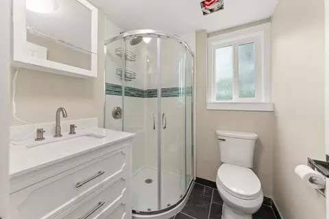 Bath - 612 E Roundtable Cir, Spokane, WA 99218 photo 2 of 3