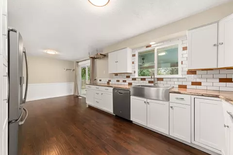Kitchen - 612 E Roundtable Cir, Spokane, WA 99218 photo 5 of 7