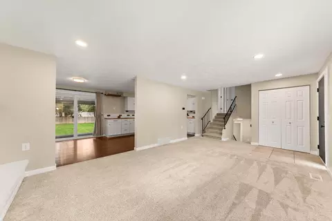 Living - 612 E Roundtable Cir, Spokane, WA 99218 photo 5 of 6