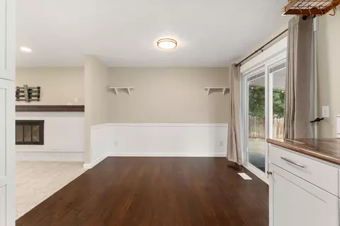 Living - 612 E Roundtable Cir, Spokane, WA 99218 photo 2 of 6