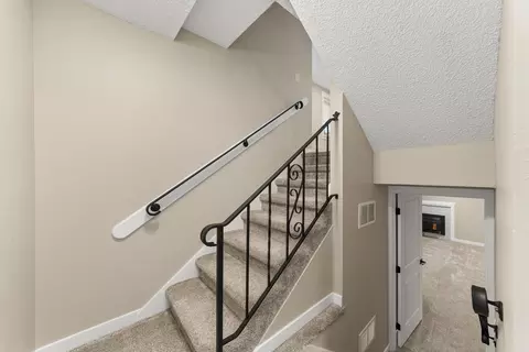 Entry Way - 612 E Roundtable Cir, Spokane, WA 99218 photo 7 of 8