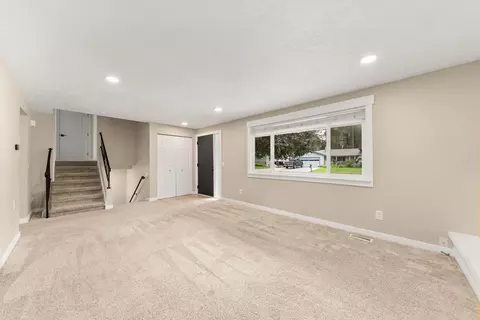 Living - 612 E Roundtable Cir, Spokane, WA 99218 photo 6 of 6
