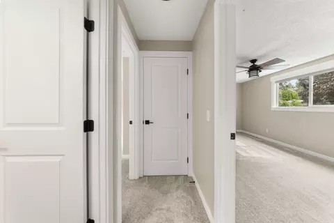 Entry Way - 612 E Roundtable Cir, Spokane, WA 99218 photo 4 of 8