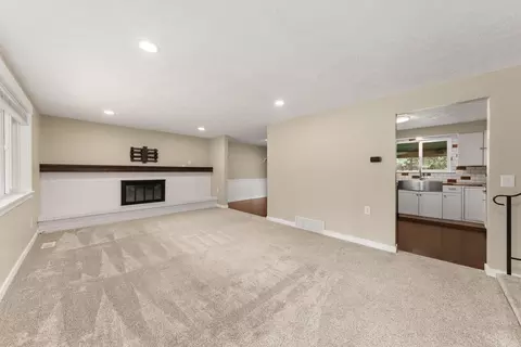 Living - 612 E Roundtable Cir, Spokane, WA 99218 photo 1 of 6