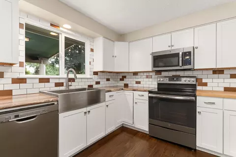 Kitchen - 612 E Roundtable Cir, Spokane, WA 99218 photo 7 of 7