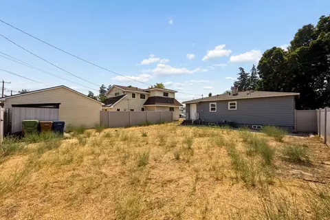 Exterior - 517 E Longfellow Ave, Spokane, WA 99207 photo 3 of 5