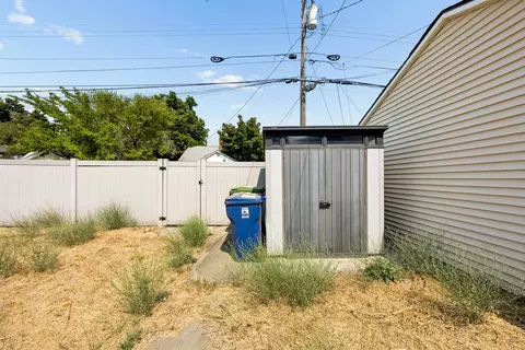 Exterior - 517 E Longfellow Ave, Spokane, WA 99207 photo 4 of 5