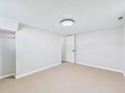 Bedroom - 517 E Longfellow Ave, Spokane, WA 99207 photo 2 of 4