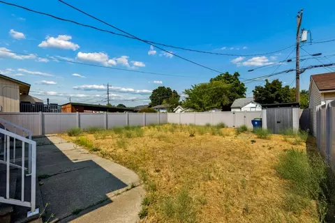 Exterior - 517 E Longfellow Ave, Spokane, WA 99207 photo 1 of 5