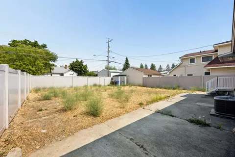 Exterior - 517 E Longfellow Ave, Spokane, WA 99207 photo 2 of 5