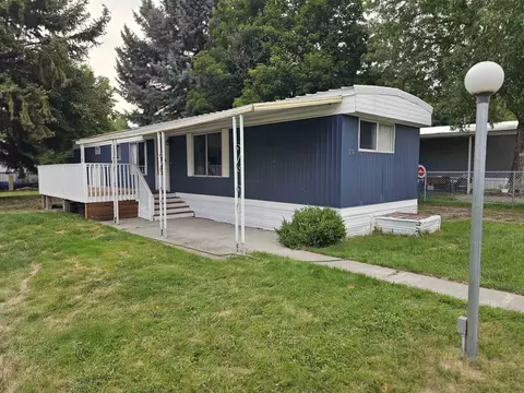3110 E Chattaroy Apt 19 Rd, Chattaroy, WA 99003