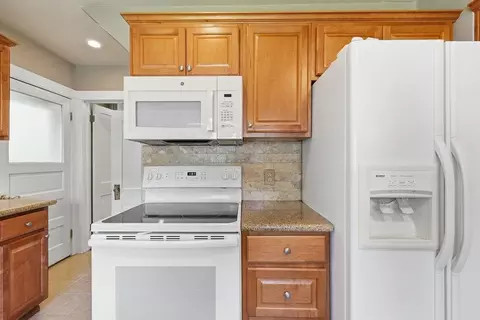 Kitchen - 622 E 27th Ave, Spokane, WA 99203 photo 4 of 6