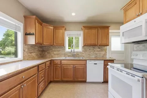Kitchen - 622 E 27th Ave, Spokane, WA 99203 photo 1 of 6