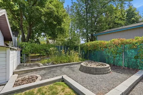 Exterior - 622 E 27th Ave, Spokane, WA 99203 photo 13 of 14