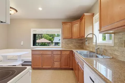 Kitchen - 622 E 27th Ave, Spokane, WA 99203 photo 5 of 6
