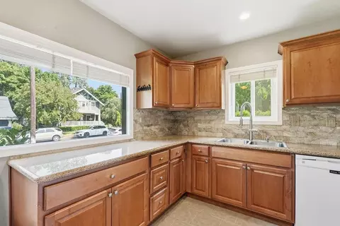 Kitchen - 622 E 27th Ave, Spokane, WA 99203 photo 2 of 6