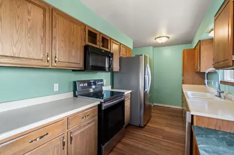 Kitchen - 2526 E Nicklaus Pl, Spokane, WA 99223 photo 2 of 3