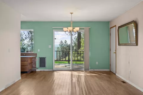 Living - 2526 E Nicklaus Pl, Spokane, WA 99223 photo 5 of 7