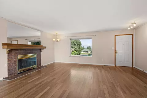 Living - 2526 E Nicklaus Pl, Spokane, WA 99223 photo 3 of 7