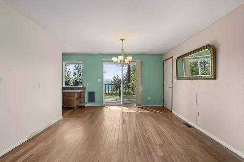 Living - 2526 E Nicklaus Pl, Spokane, WA 99223 photo 6 of 7