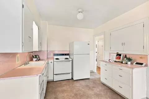 Kitchen - 408 E Baldwin Ave, Spokane, WA 99207 photo 2 of 4