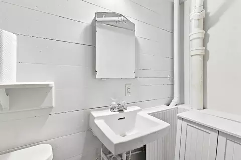 Bath - 408 E Baldwin Ave, Spokane, WA 99207 photo 3 of 4