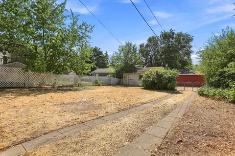Exterior - 408 E Baldwin Ave, Spokane, WA 99207 photo 4 of 10