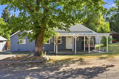 129 S Pine St, Rockford, WA 99030