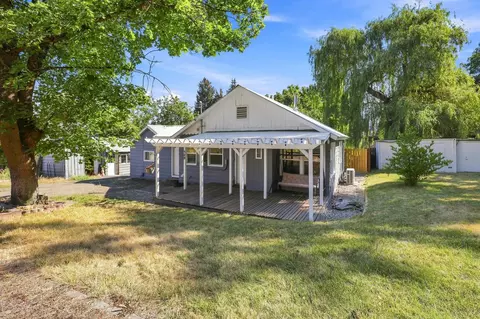 129 S Pine St, Rockford, WA 99030