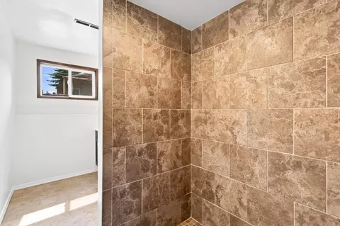 Bath - 2124 E Sinto Ave, Spokane, WA 99202 photo 2 of 3